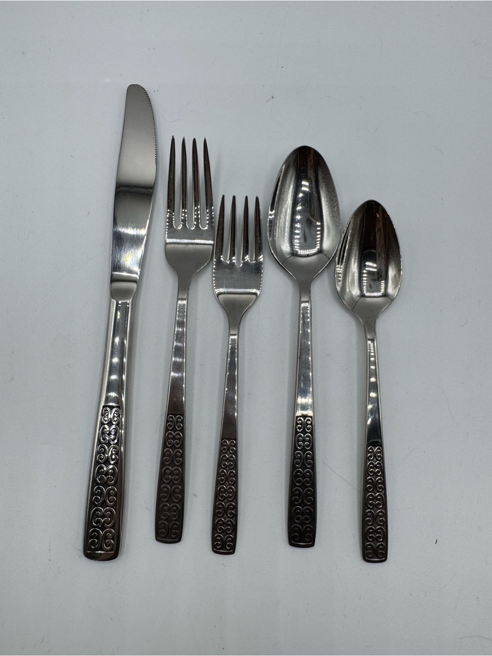 Vintage International Serenata 2 Forks 2 Spoons Butter Knife Setting Stainless